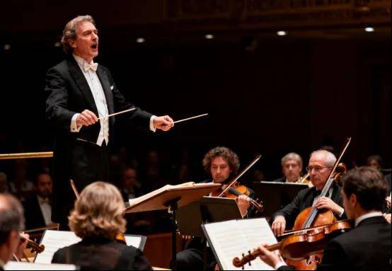 像手机一样好用，还带自动房间校正的数字转盘你见过么？