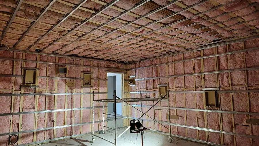 老外手搓发烧级影音室，IMAX感扑面而来