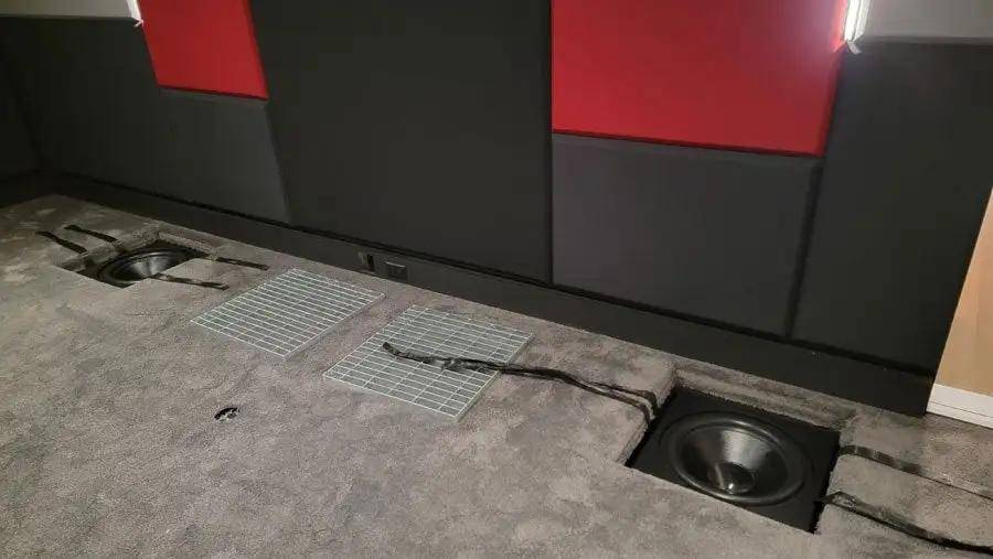 老外手搓发烧级影音室，IMAX感扑面而来