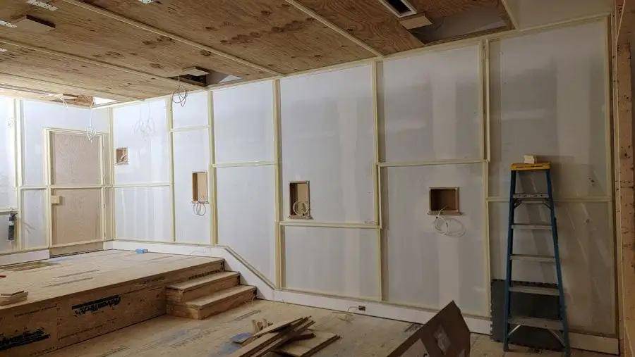 老外手搓发烧级影音室，IMAX感扑面而来