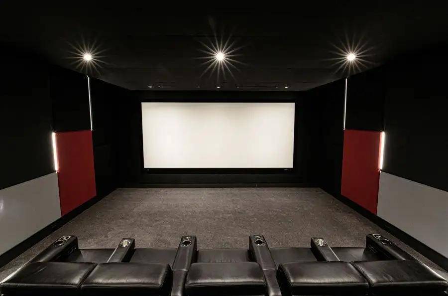 老外手搓发烧级影音室，IMAX感扑面而来