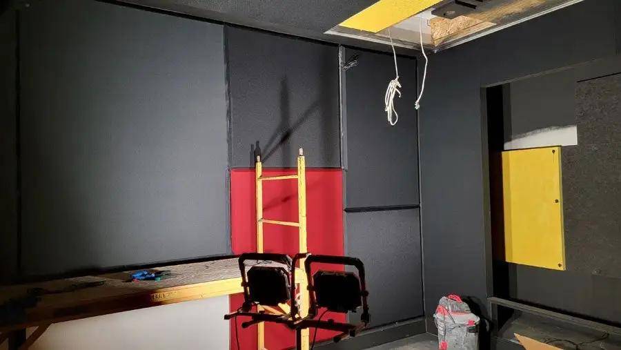 老外手搓发烧级影音室，IMAX感扑面而来