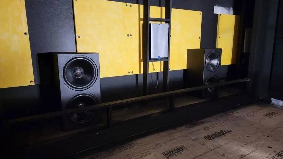 老外手搓发烧级影音室，IMAX感扑面而来