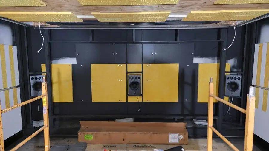 老外手搓发烧级影音室，IMAX感扑面而来