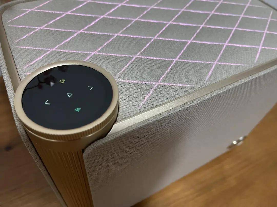 新玩具到手，支持全景声的无线音箱你见过吗？