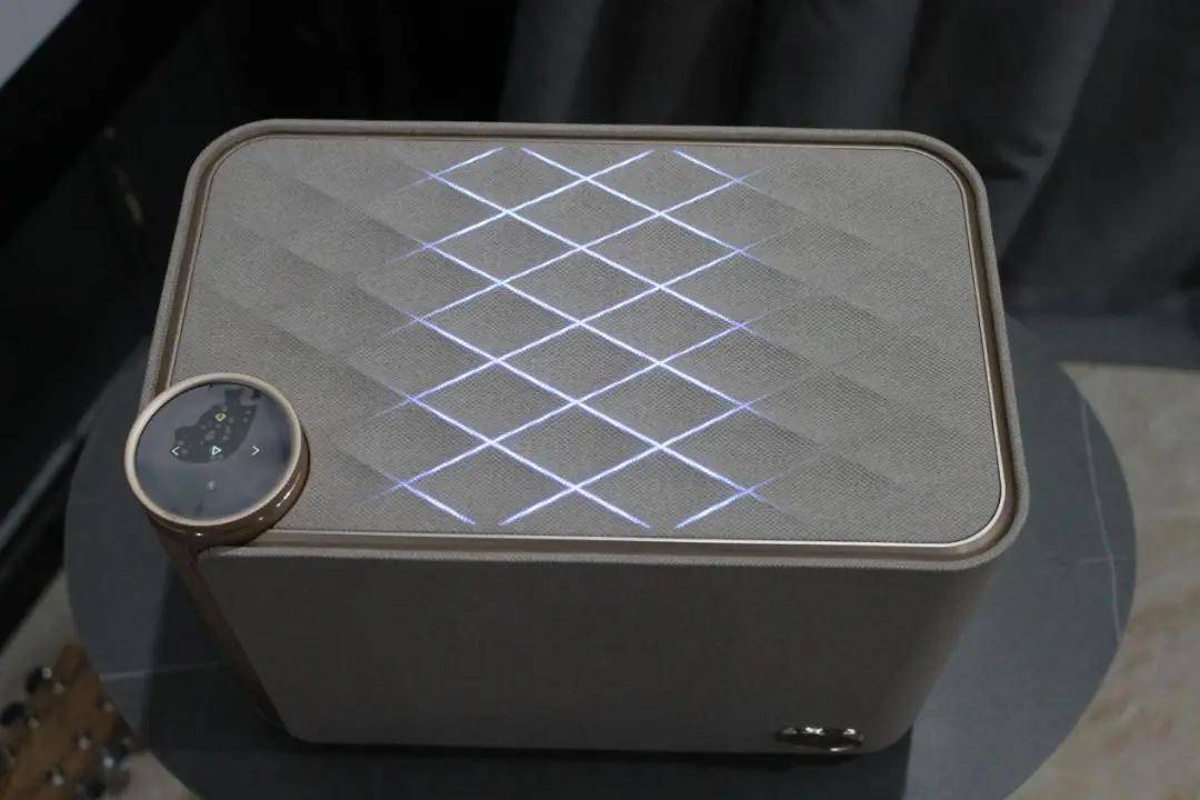 新玩具到手，支持全景声的无线音箱你见过吗？