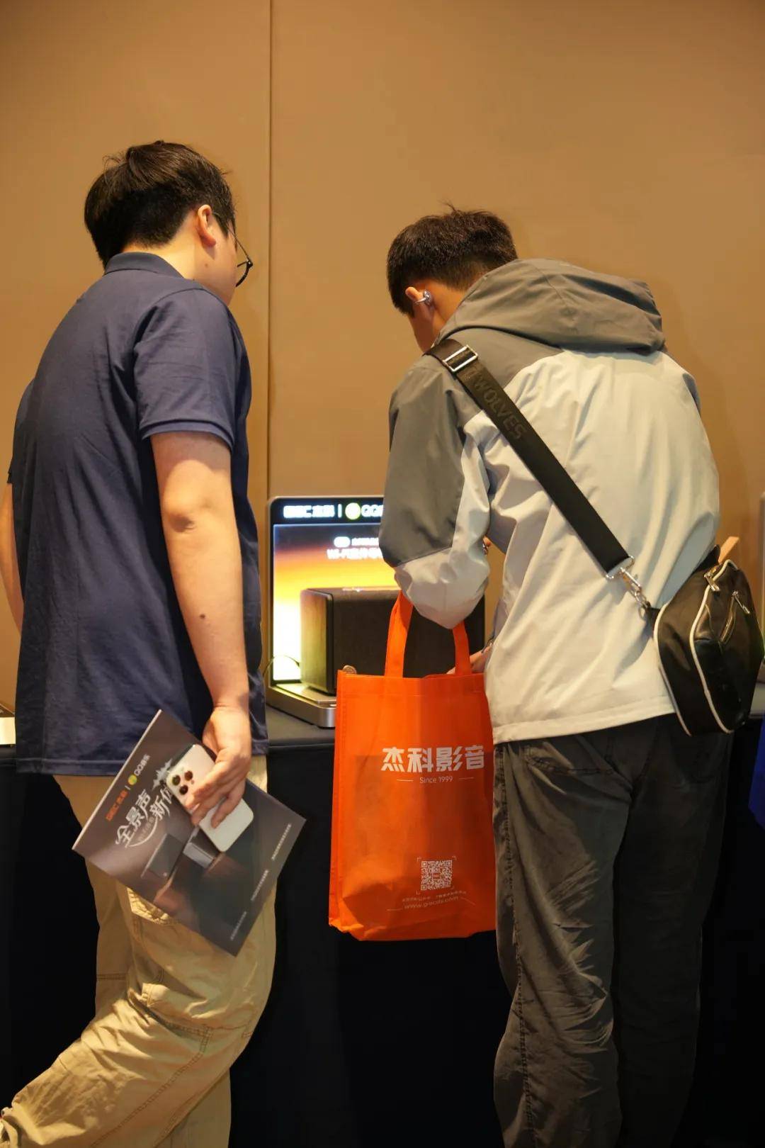 开展首日人气爆棚！杰科携Q30全景声无线音箱震撼登陆2026广州音响展，重塑沉浸聆听新境界