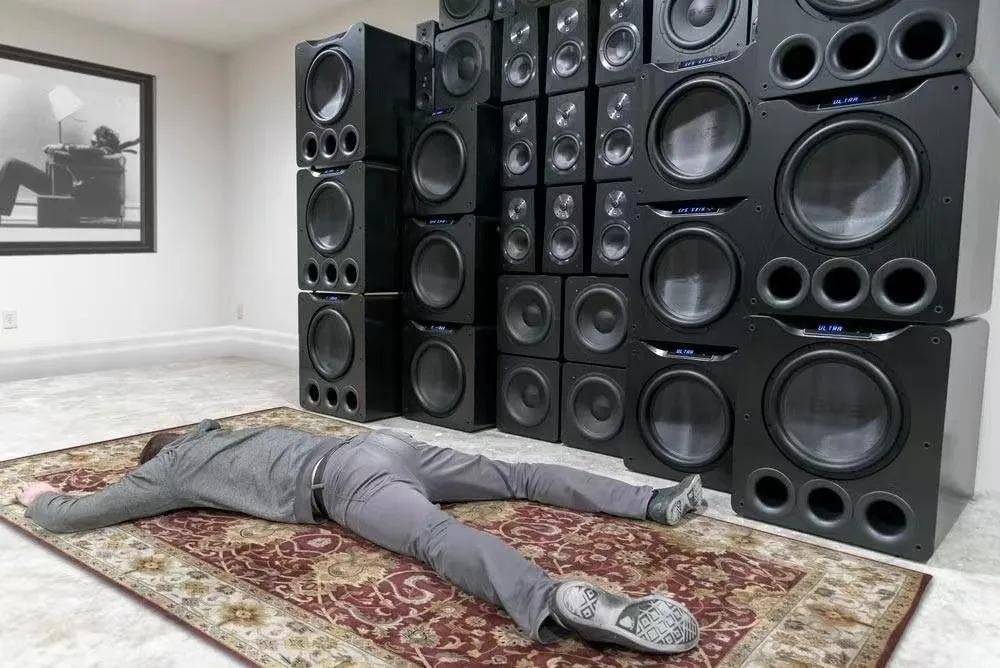 密闭炮和倒相炮能混用吗？家庭影院多炮玩法的秘密 