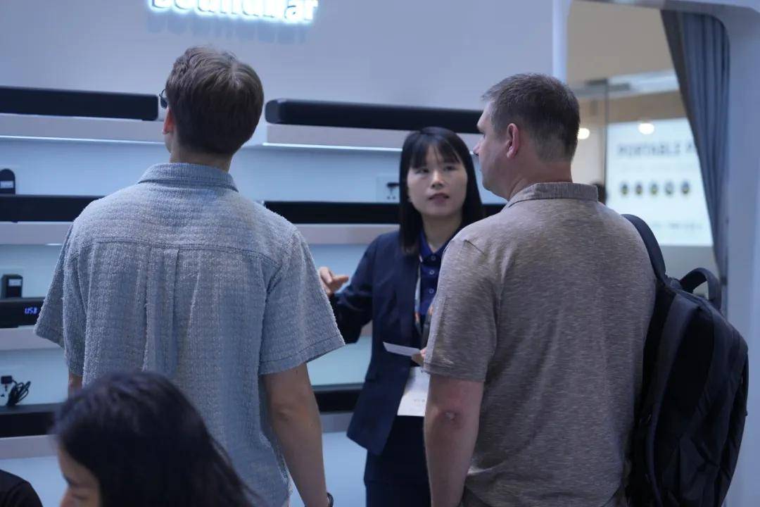 挤爆试听房！杰科Wi-Fi音箱家族亮相香港电子展，极致沉浸感征服全场 