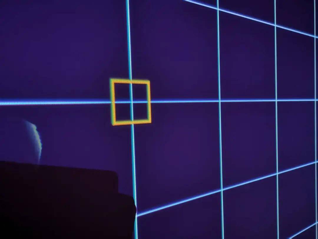 投影有色边怎么办？爱普生、索尼、JVC投影机必备三色面板对齐教程（附隐藏技巧）