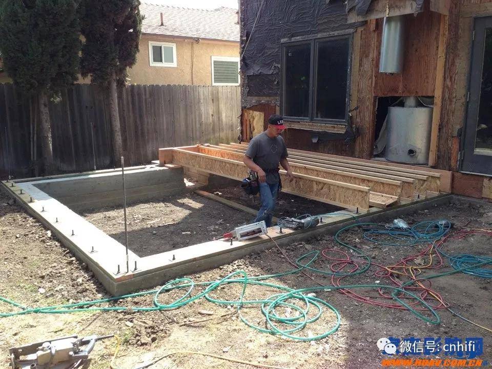 国外烧友的“炮墙”全景声家庭影院 