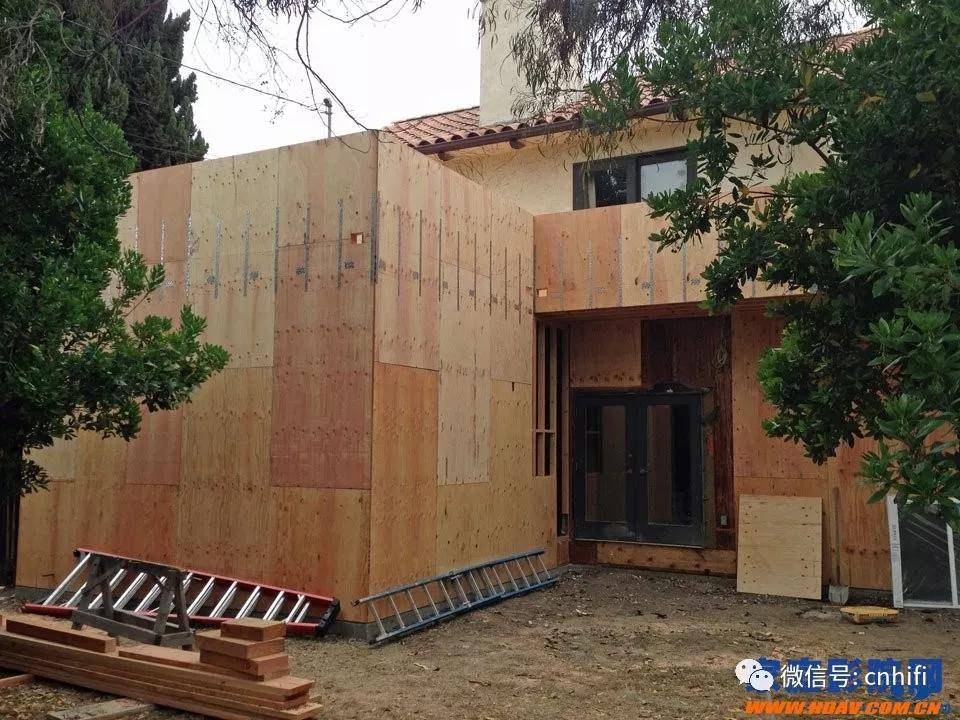 国外烧友的“炮墙”全景声家庭影院 