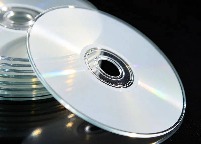 我国“玻璃硬盘”量产！360TB（能装2.5万部电影），10万年寿命，成本仅传统1/10 