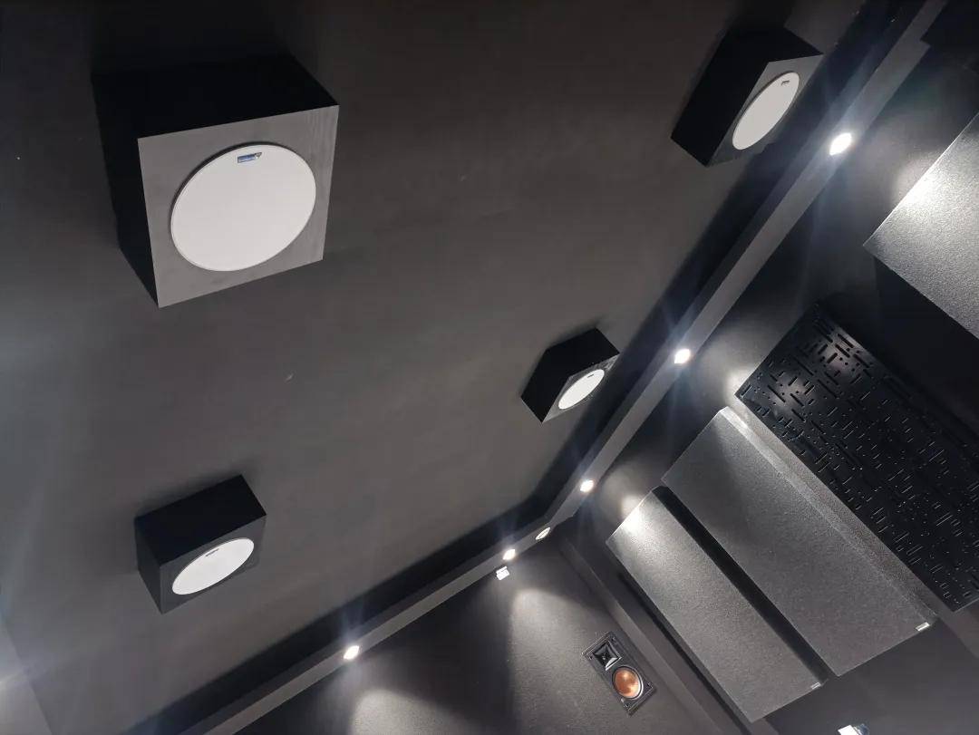 不做吊顶也能用吸顶喇叭？全景声天空声道安装教程 
