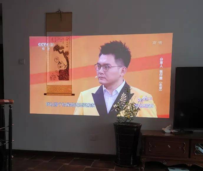 比多花一万买投影机效果还好？影音发烧友升级利器 